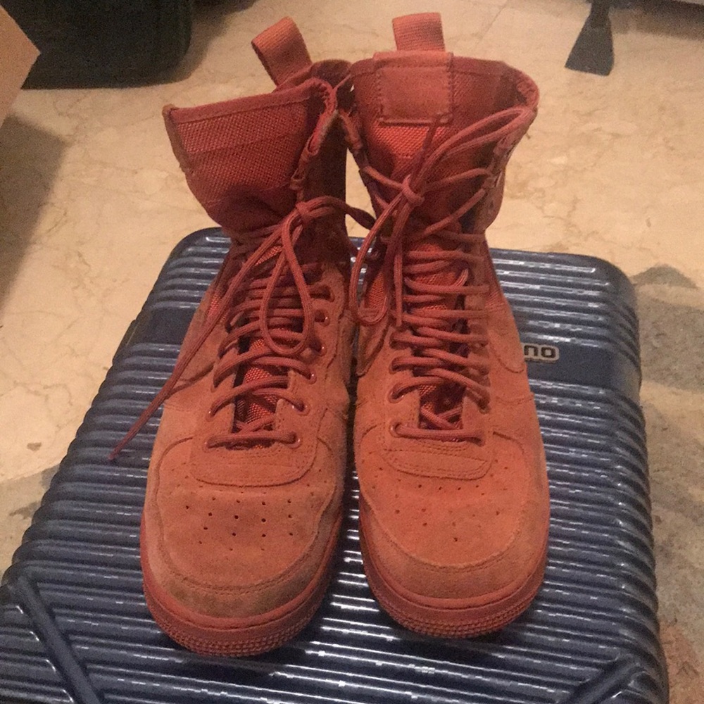 Rust color Nike AF-1 Note size: L/8 R/9